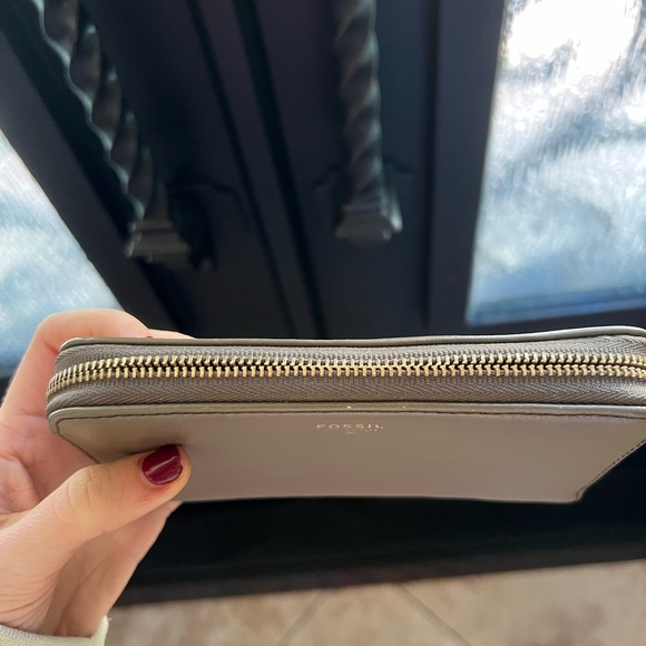 Fossil Gray Leather Wallet - Picture 5 of 5